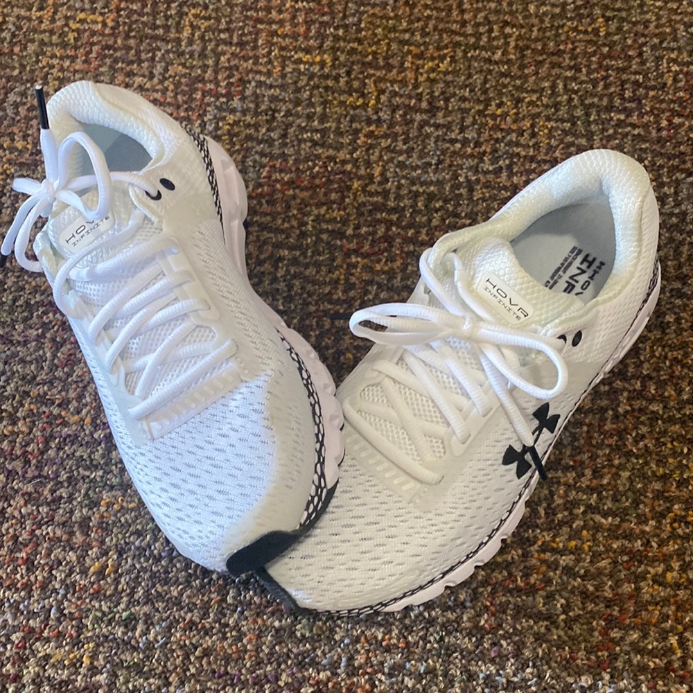 Women’s Under Armour Hova Infinite Size 8.5 like NEW worn once.